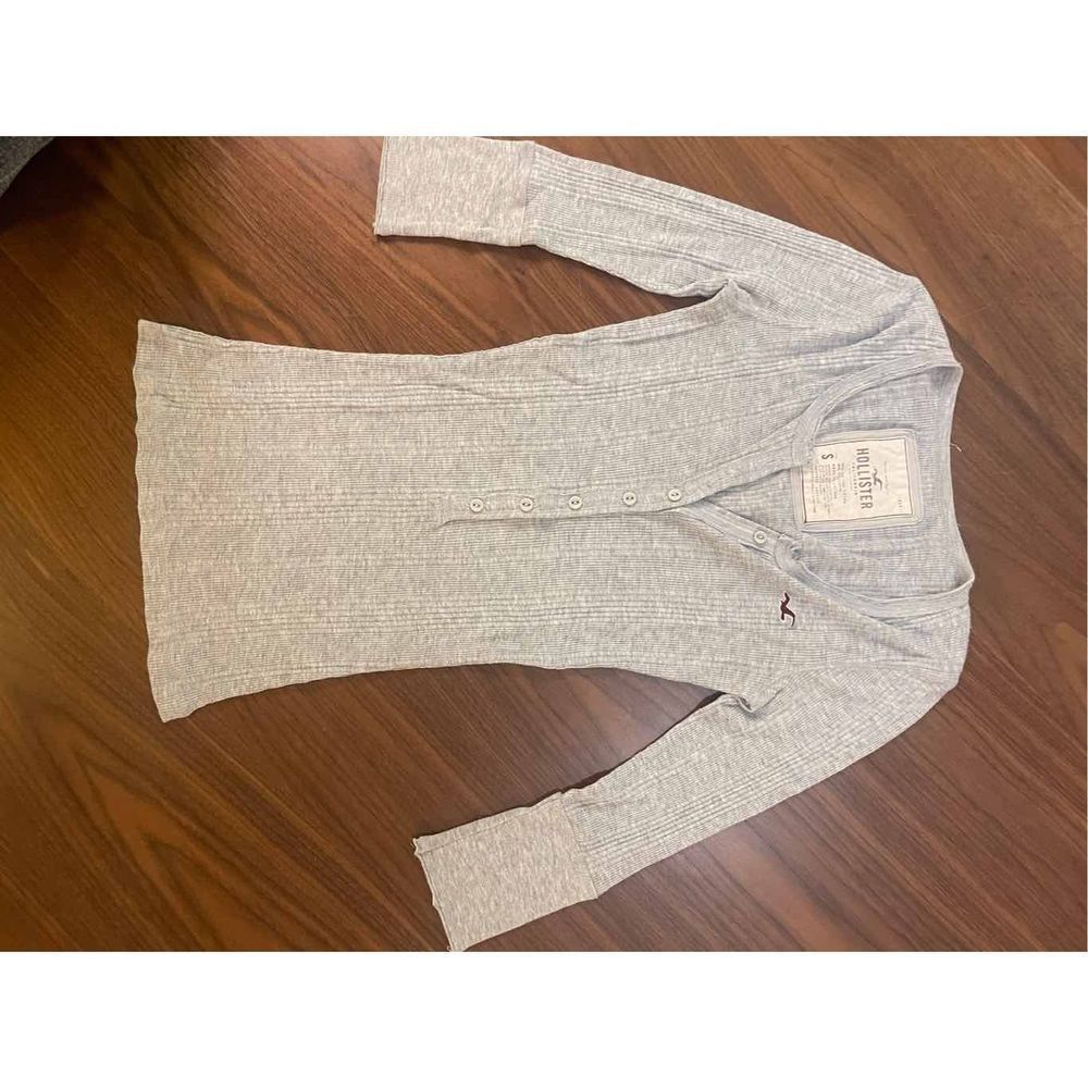 Y2K Hollister Small 3/4 sleeve button up tee